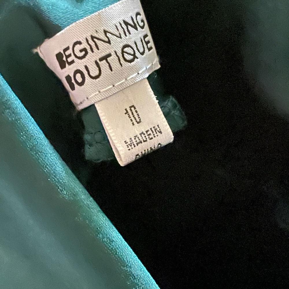 Beginning Boutique The Amaryllis Dress Emerald 6 - Picture 11 of 16